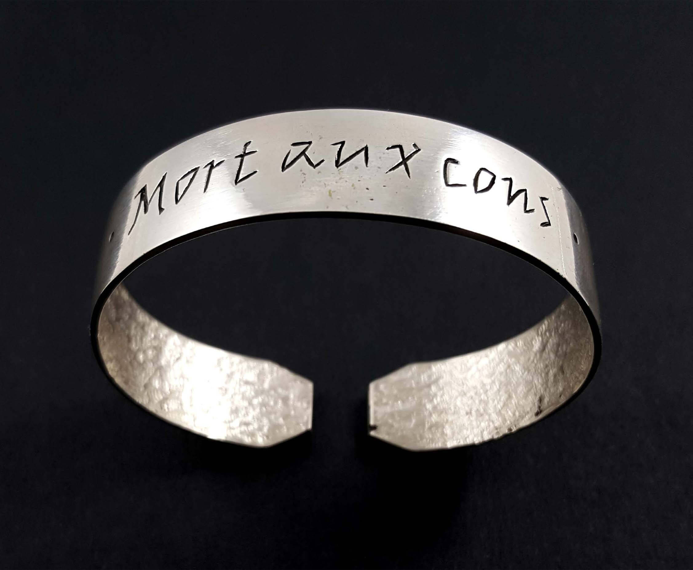 mort aux cons bracelet gravé en argent massif